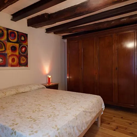 Casa Donna Aiuola アパート