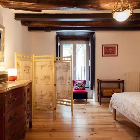 Casa Donna Aiuola アパート