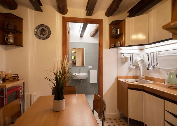 Casa Donna Aiuola نابولي