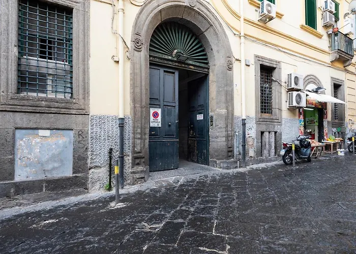 Casa Donna Aiuola نابولي